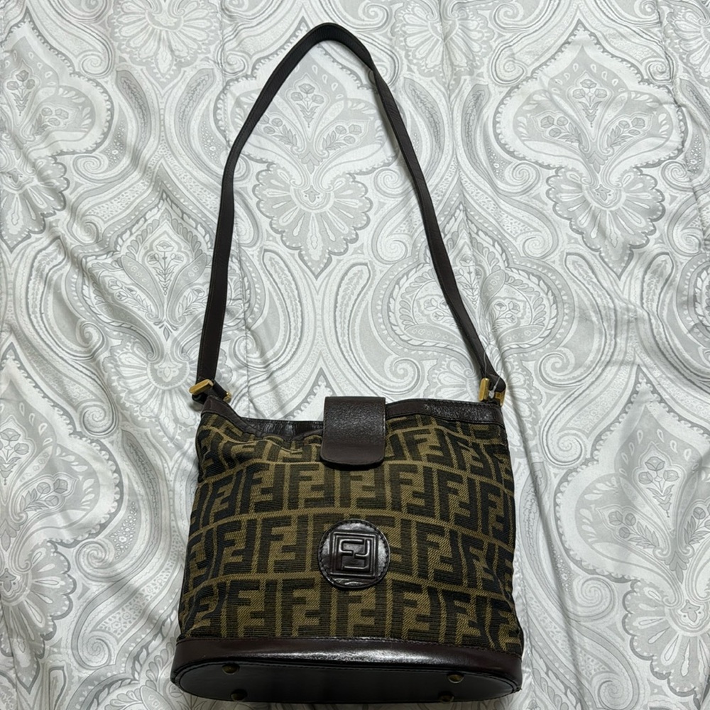 FENDI shoulder bag😊